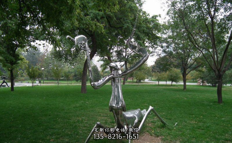 不銹鋼螳螂動(dòng)物雕塑