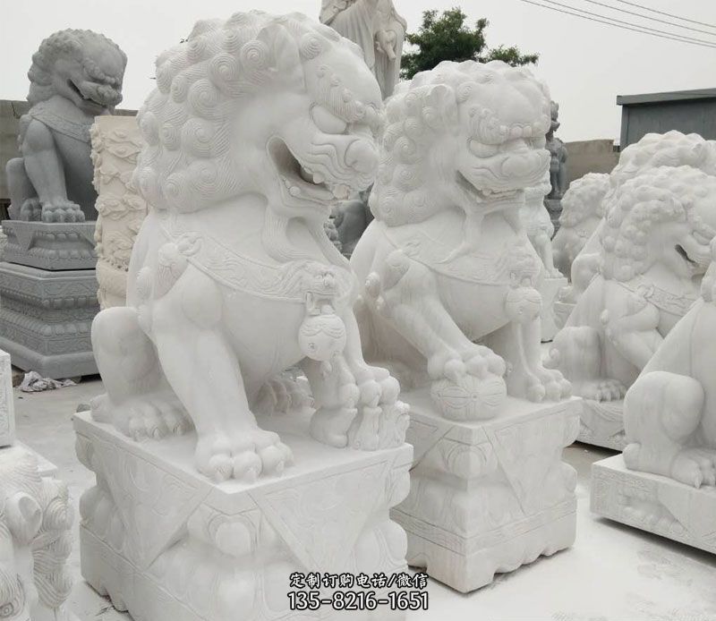漢白玉門(mén)口看門(mén)踩球北京獅子石雕