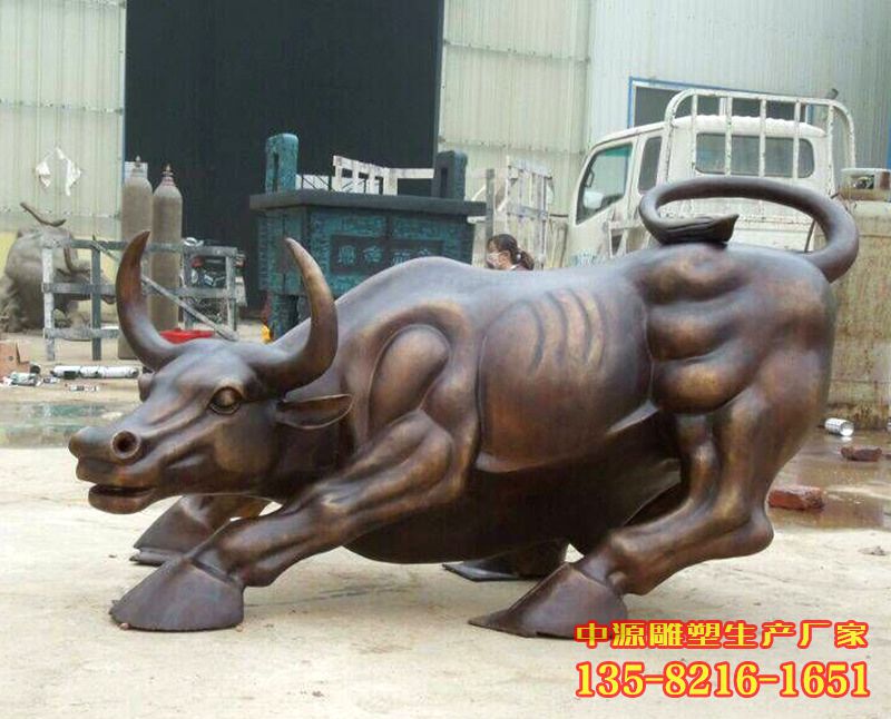 抽象牛鑄銅雕塑-小區(qū)園林草坪動(dòng)物擺件