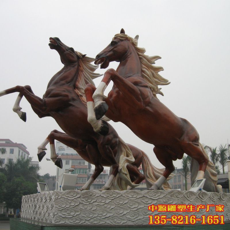 廣場飛馬銅雕