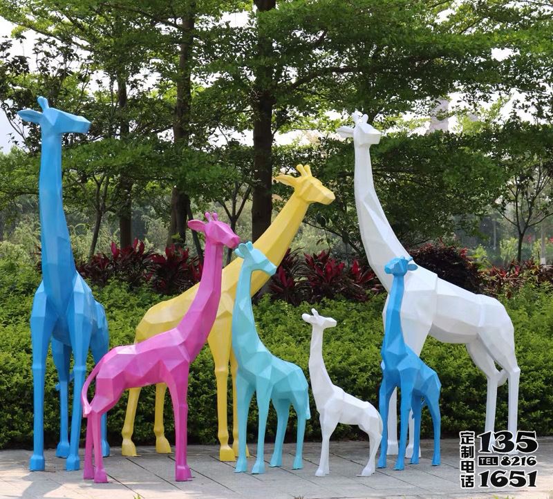 戶外動(dòng)物園玻璃鋼彩繪幾何長頸鹿雕塑 戶外動(dòng)物園玻璃鋼彩繪幾何長頸鹿雕塑